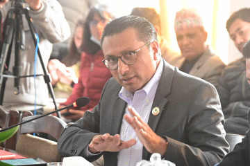 अर्थमन्त्री वाग्लेको सम्पत्ति : दुई ठाउँमा अपार्टमेन्ट, साढे ४ करोडभन्दा धेरै शेयरमा लगानी